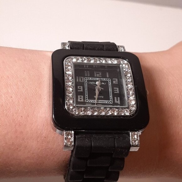3/$20 NOUVEAU Quartz Wrist Watch Rhinestone Square Dial Adjustable Silicone Band - Picture 5 of 9